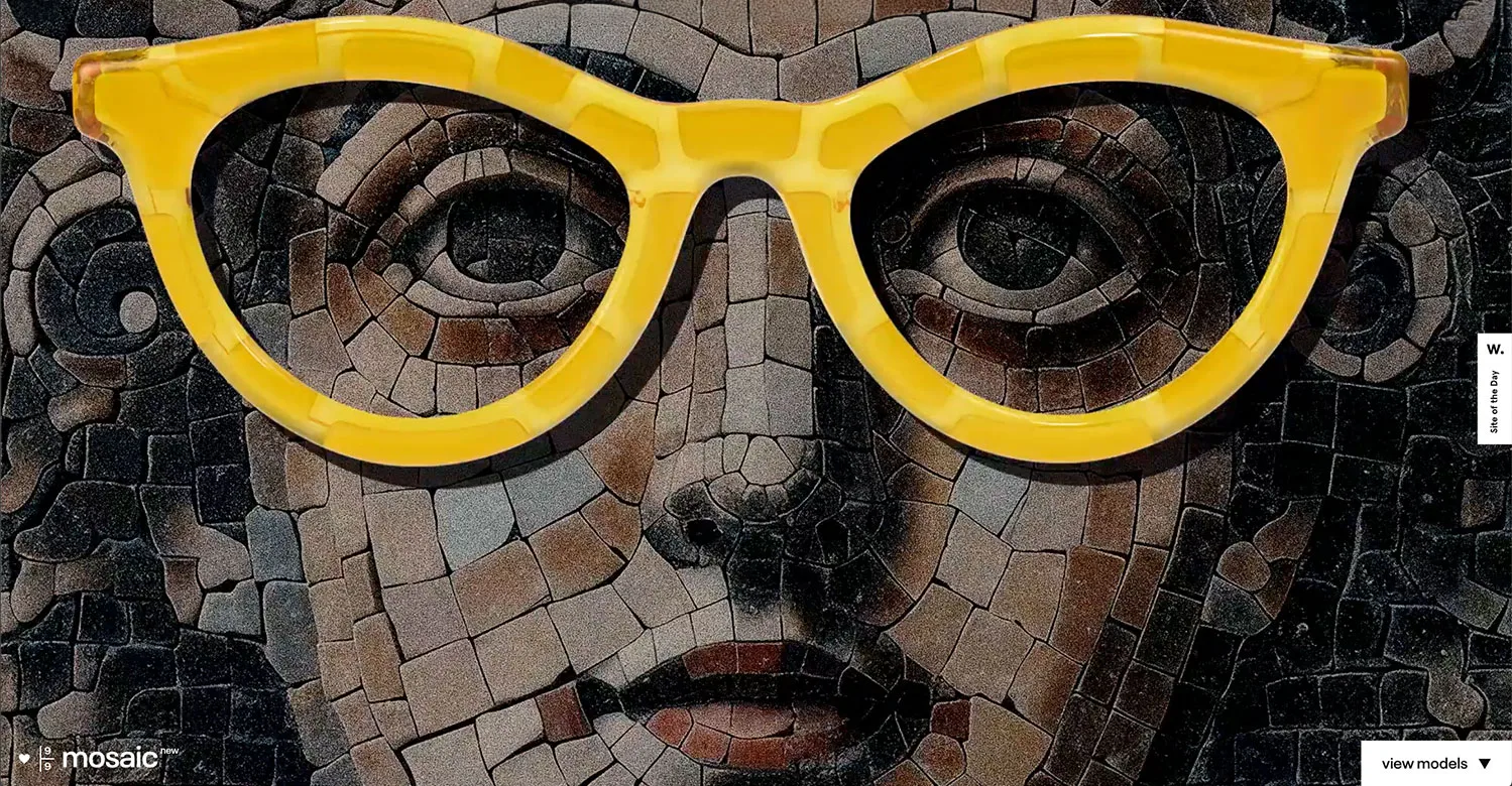 Theo Brille auf Mosaik-Kunstwerk